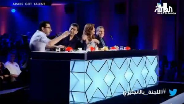 بالفيديو.. أحمد حلمي والقصبي يتنافسان بالإنجليزية 