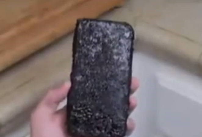بالفيديو.. شاهد ماذا يحدث عندما "يطبخ" آي فون 6 مع الكوكاكولا