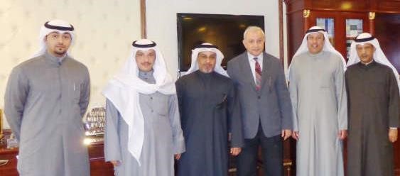 دبدر العيسي مستقبلا رئيس واعضاء نقابة العاملين بوزارة التربية﻿