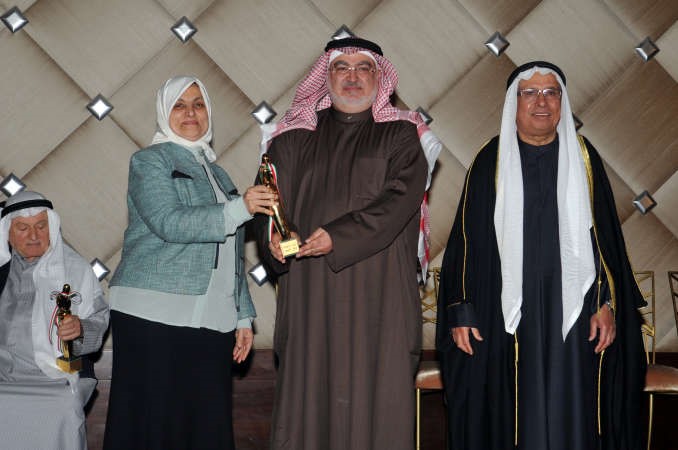 هند الصبيح وابراهيم البغلي يكرمان النائب خليل الصالح 