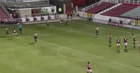 بالفيديو.. لاعب أسترالي يراوغ ثلاثة مدافعين بطريقة مذهلة