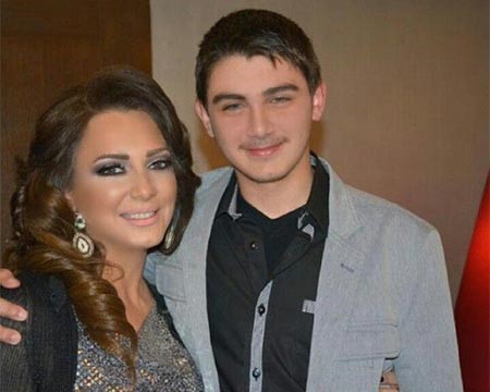 سولاف فواخرجي تكشف عن أول صورة لإبنها الشاب الذي تتهافت عليه الفتيات لوسامته الشديدة 