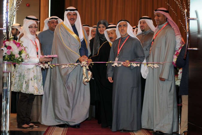 الشيخ سلمان الحمود وجواد بوخمسين ود حسين الخياط ود عمار الصيرفي خلال افتتاح معرض التصميم الهندسي 27 ﻿