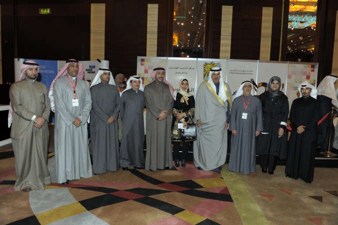 الحمود متوسطا الخياط وادارة معرض التصميم الهندسياسامة ابوعطية ﻿