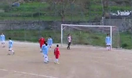 بالفيديو.. لاعب إيطالي هاوٍ تفوق على إبراهيموفيتش بكعبه الذهبي!