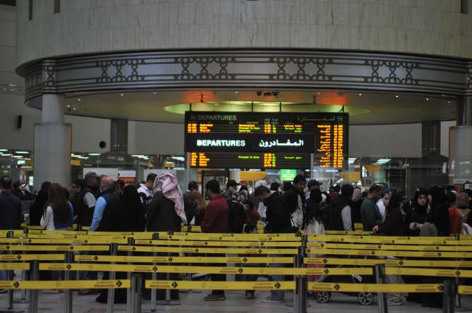 ارتفاع اسعار التذاكر والامتحانات خففا من الازدحام داخل المطار	قاسم باشا﻿