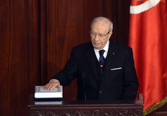 السبسي مؤديا اليمين الدستورية امام مجلس النواب رئيسا جديدا لتونس امس	 افپ ﻿