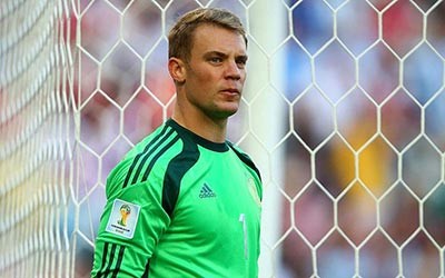 ازدهرت مسيرة حارس كرة القدم الالماني مانويل نوير، بعدما لعب كحارس اساسي لمنتخب المانيا لكرة القدم في كاس العالم 2010، بدلا من رينيه ادلر الذي اعتذر عن المشاركة بسبب اصابته، وقد وقع مانويل عقدا للانتقال الى نادي بايرن ميونيخ بمبلغ 18 مليون ج