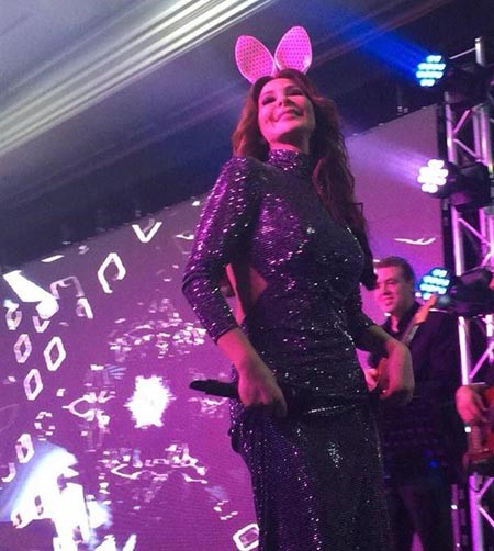بالفيديو.. سقوط عنيف لإليسا على مسرح حفلة رأس السنة
