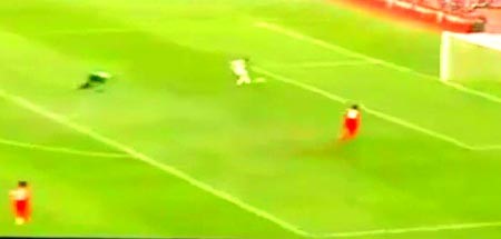 بالفيديو.. شاهد أغرب هدف ضائع من الدوري الجزائري