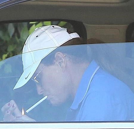 بالصور.. بعد أن تحول زوجها لأنثى.. والدة كيم كارديشيان تقضي ليلتها مع صديقها الشاب