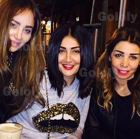 بالصور.. غادة عبدالرازق تقص شعرها وتستقبل 2015 مع أسرتها ببيروت