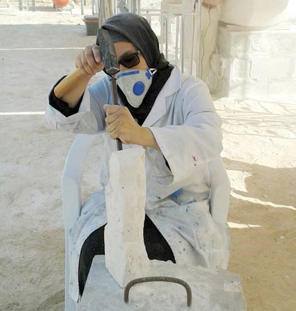جميلة آل شريم.. أول فنانة قطرية تدخل في مجال النحت