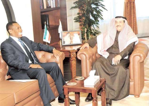 الفريق اول ماحمد الرجيب خلال لقائه مع سفير توغو محمد سعد اورو ﻿