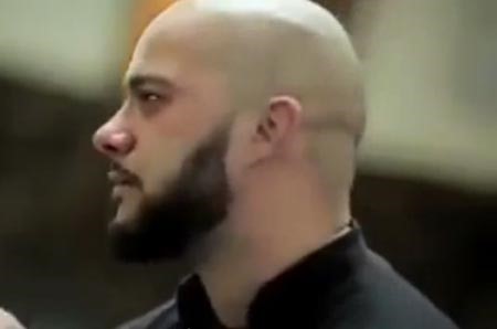 بالفيديو.. أجنبي يعتنق الإسلام بسبب آية في سورة الفجر بصوت سعد الغامدي