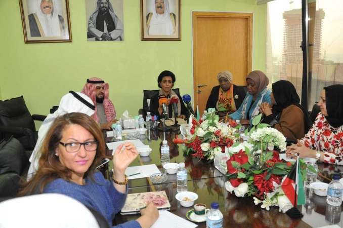 الشيخة فريحة الاحمد متحدثة خلال المؤتمر الصحافي ﻿