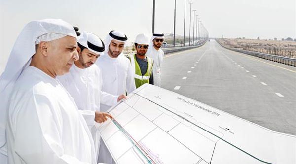 دبي تفتتح أنفاقاً لعبور الجمال