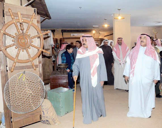 الشيخ فيصل السعود وسمو الشيخ ناصر المحمد يتفقدان قرية الشيخ صباح الاحمد التراثية
﻿