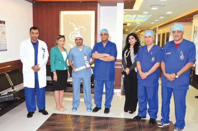 احد طواقم العمل بالمستشفى﻿