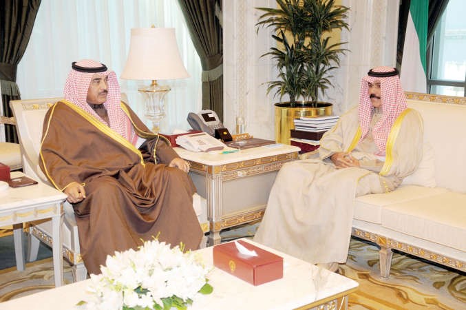 سمو ولي العهد الشيخ نواف الاحمد مستقبلا الشيخ صباح الخالد﻿