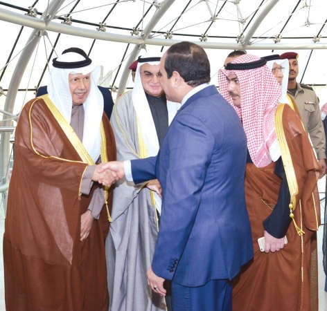 احمد فهد الفهد في استقبال الرئيس السيسي﻿