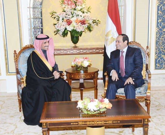 الرئيس عبدالفتاح السيسي مستقبلا رئيس مجلس الامة مرزوق الغانم﻿