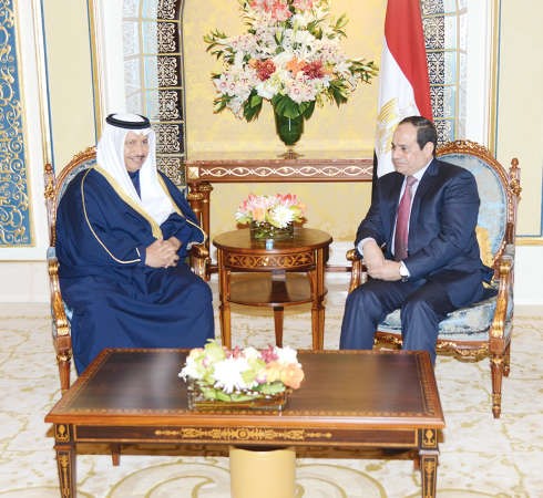  ومستقبلا سمو رئيس مجلس الوزراء الشيخ جابر المبارك ﻿