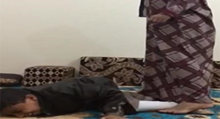 بالفيديو.. خادمة آسيويه تعذب طفلاً وتخيفه بالنار