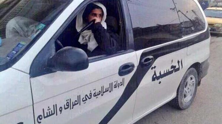 داعش يفصل رأس قيادي بالتنظيم عن جسده بسبب التدخين.. ويكتب على جثته: هذا منكر يا شيخ