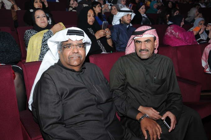 شيخ الملحنين انور عبدالله في صورة خاصة مع الانباء