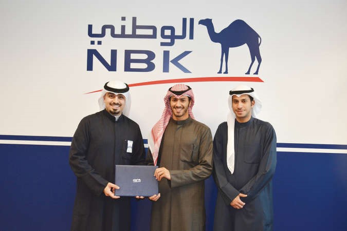 عبدالمحسن الرشيد خلال استقباله رئيس نادي التمويل في جامعة الكويت محمد السيف