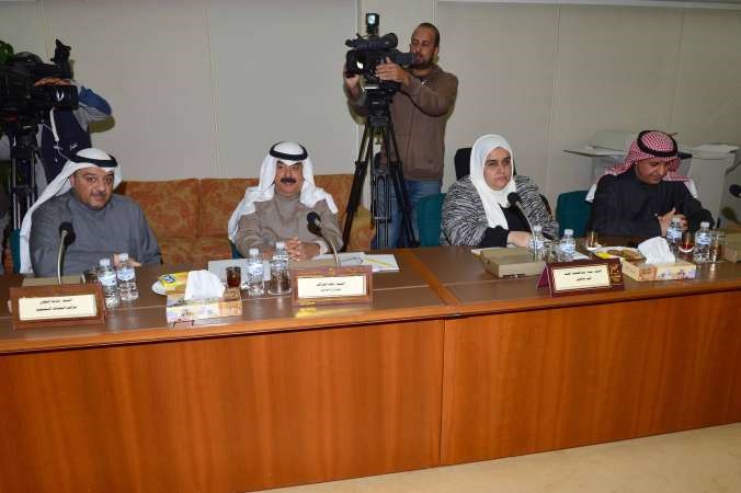وكيل وزارة الخارجية خالد الجارالله وفريق الوزارة خلال الاجتماع