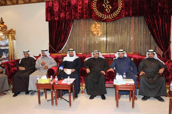 المتحدثون خلال الندوة 