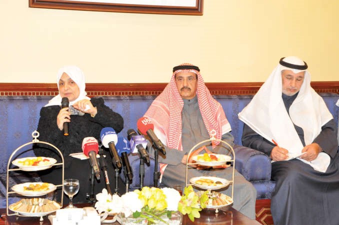 هند الصبيح والفريق م احمد الرجيب خلال اللقاء ﻿