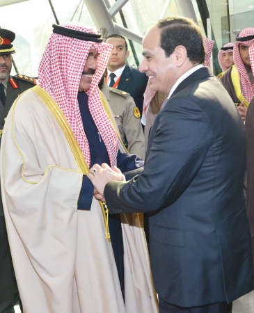 سمو ولي العهد الشيخ نواف الاحمد مودعا الرئيس عبدالفتاح السيسي﻿