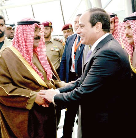 الشيخ مشعل الاحمد في وداع الرئيس عبدالفتاح السيسي ﻿