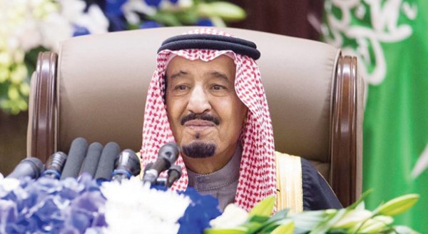 صاحب السمو الملكي الامير سلمان بن عبدالعزيز ملقيا كلمة خادم الحرمين الشريفين الملك عبدالله بن عبدالعزيز امام مجلس الشورى السعودي امس واس