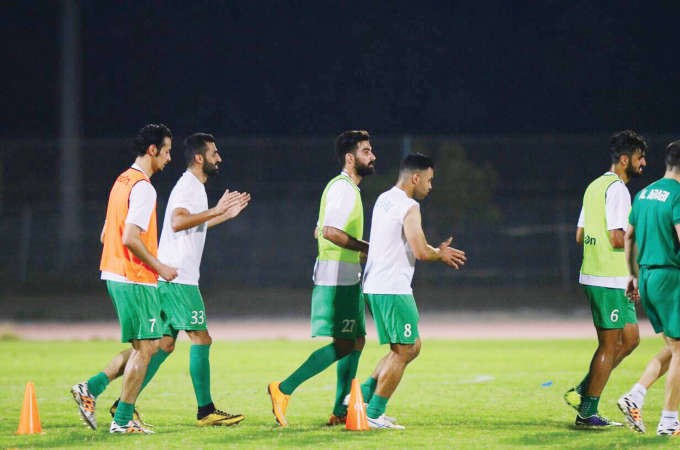 لاعبو العربي يؤدون التدريبات الاخيرة بجدية في عجمان