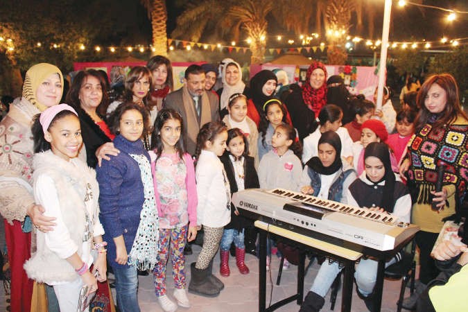منى الفريحومنى الخباز اثناء جولتهما على ركن الموسيقى﻿