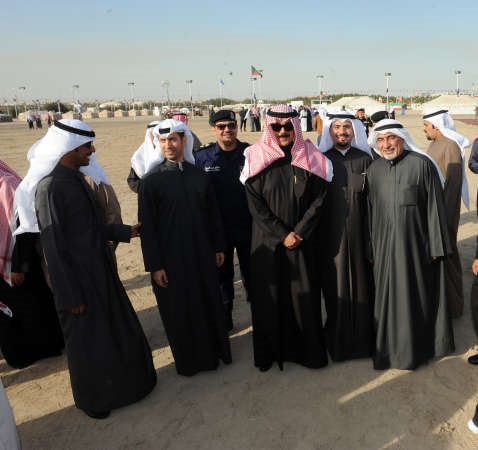 العقيد محمد الشريفي وامين الشريفي بصحبة وزير الداخلية في النادي