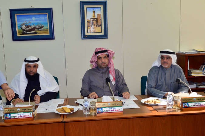 د خليل عبدالله ودعودة الرويعي وحمود الحمدان خلال اجتماع اللجنة﻿