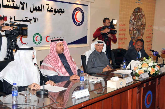 يوسف المعراج وانور الحساوي خلال الاجتماع
