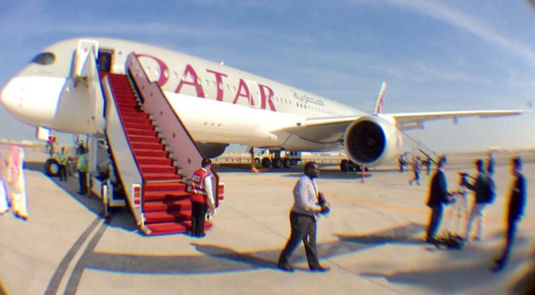 الطائرة القطرية A350 على ارض مطار الدوحة الدولي ﻿