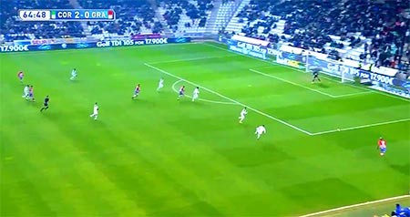 بالفيديو.. لاعب جزائري يصيب نفسه بسبب.. حركة أكروباتية!