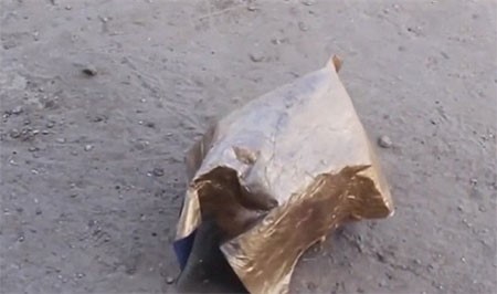 بالفيديو.. شاهد "العباءة الالمنيوم" التي يستخدمها "داعش" لإخفاء جنوده عن طائرات التحالف