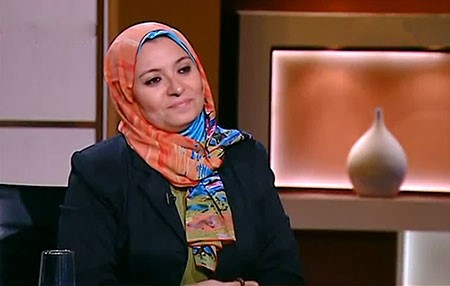 بالفيديو.. سيدة تشتكي من رغبة زوجها معاشرتها و"ضرتها" معاً