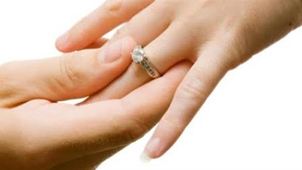 بالفيديو : حكم من يخطب فتاة ثم يتزوج من أخرى أثناء فترة الخطوبة !