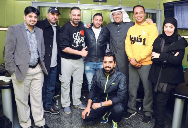 فريق برنامج الو فبراير في لقطة تذكاريةفريال حماد﻿