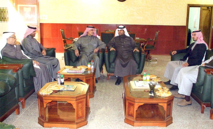 دمسفر مع عدد من دارسينا في المملكة﻿