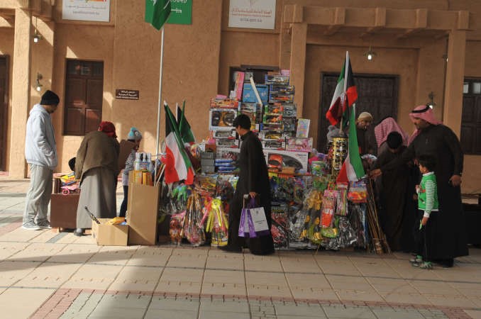 اقبال على شراء المنتجات بالقرية﻿